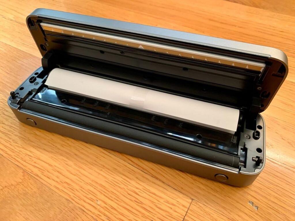 Cambio de rollo de papel para este tipo de impresora portatil phomemo M832